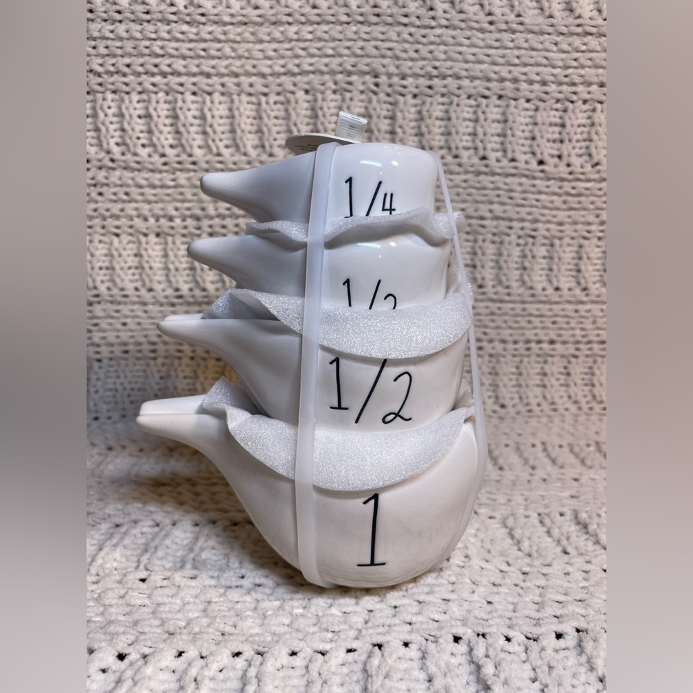 GARLIC Rae Dunn Measuring Cups